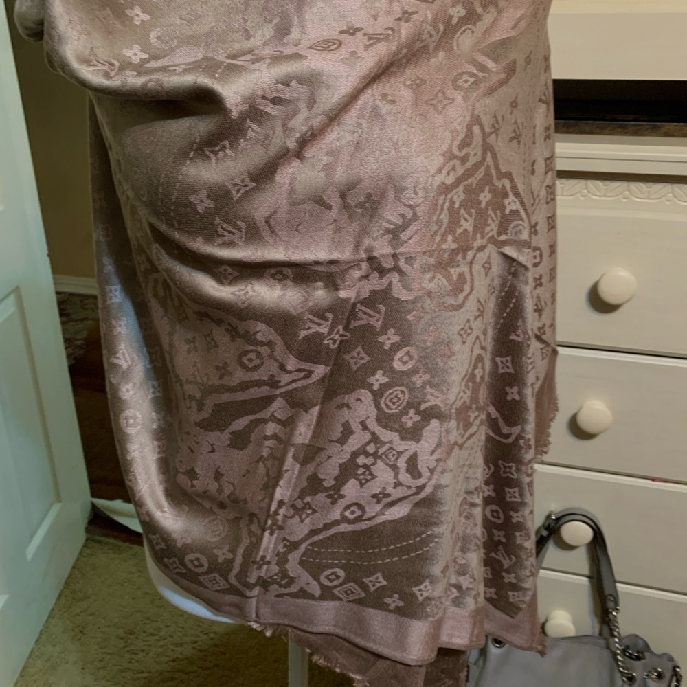 “Louis Vuitton” vintage Scarf 68"x27" new with tag